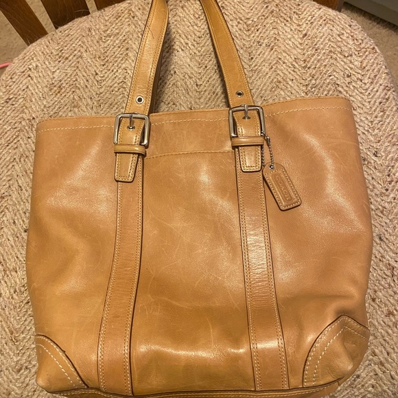 Coach authentic leather purse used very little, like new inside and outside. - Picture 9 of 15